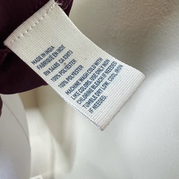 American Eagle Top SMALL Burgundy Sleeveless Embroidered Floral Pleated Sheer - Picture 6 of 6